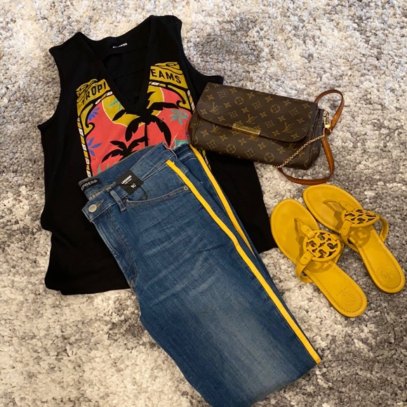 💛 Dusty Cassia Tory Burch Miller Very Good Used Condition Dust bag included. - Picture 2 of 8